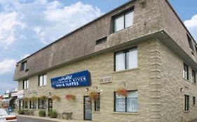 Petawawa River Inn & Suites